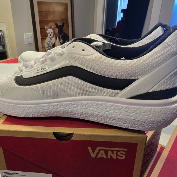 Vans Men's UltraRange Exo White Black Striped Trail Skate Shoes Size 11.5 NEW - Picture 1 of 10